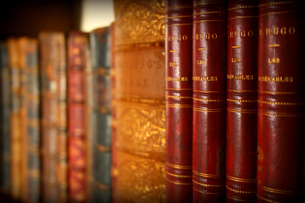Libros jurídicos encuadernados en piel